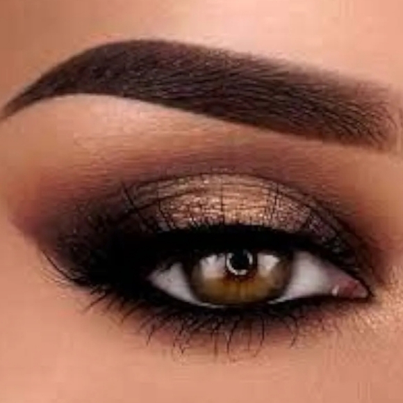 EYESHADOW PALETTE - Picture 7 of 10